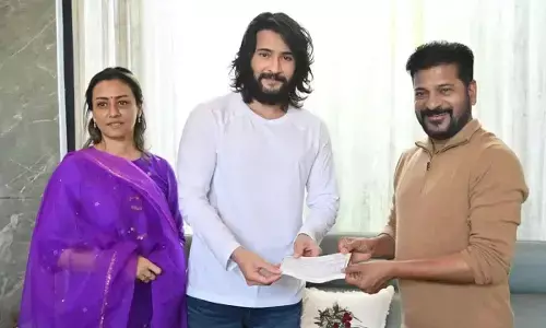 Actor Mahesh Babu meets CM; donates Rs 50 lakh as flood aid