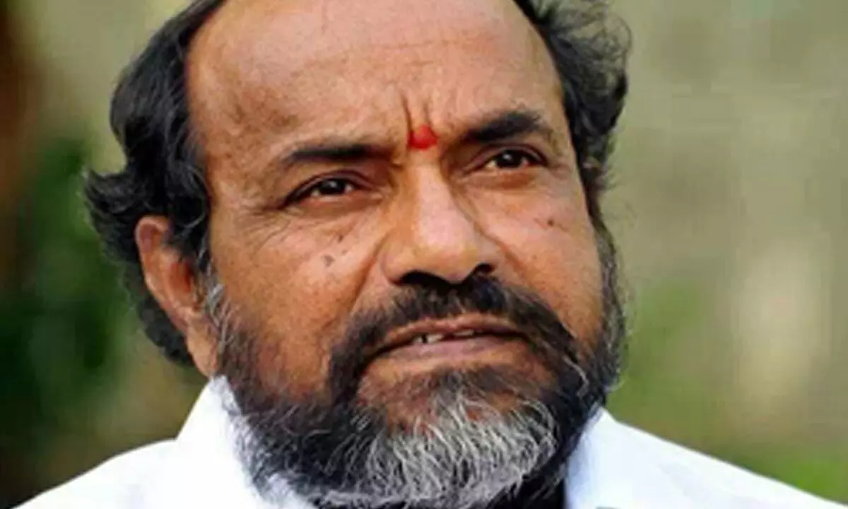 Congress MP meets Krishnaiah, invites him to join party