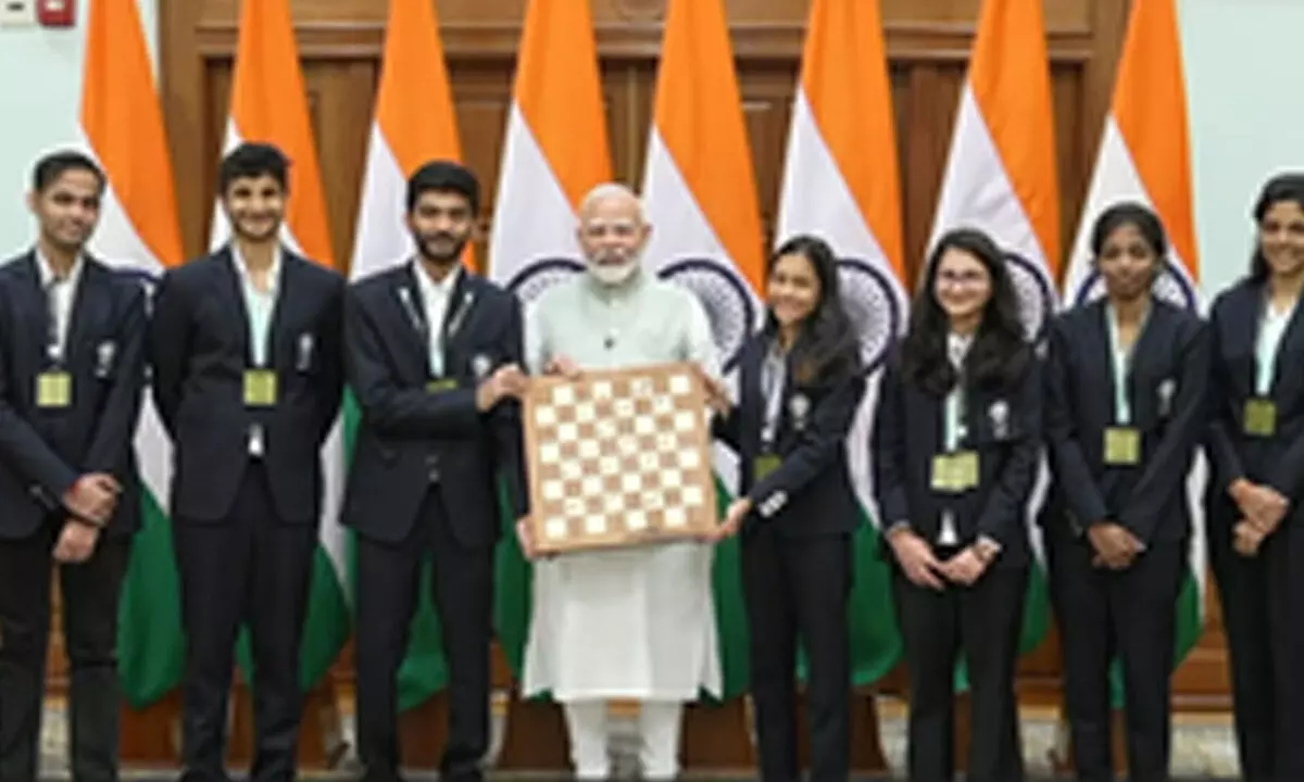 PM Modi meets Chess Olympiad gold-winning Indian mens and womens teams