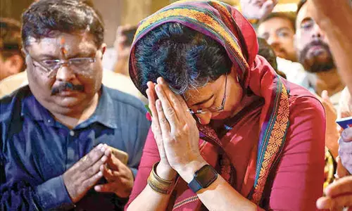 Atishi visits Hanuman temple, prays to work for people