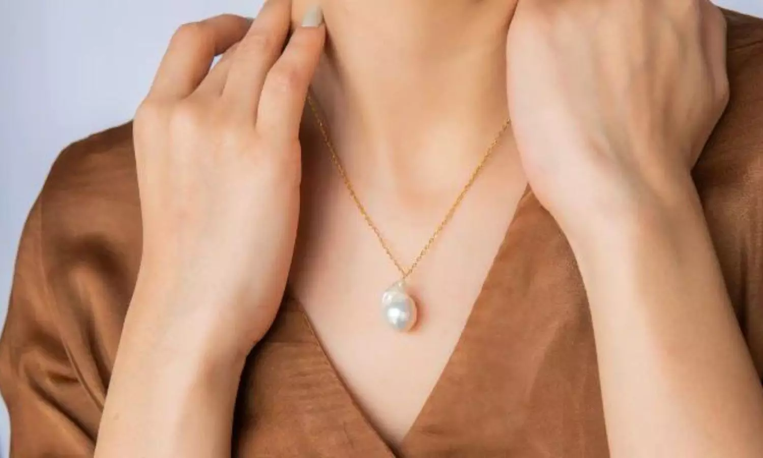 Minimalistic Jewellery Pieces for Festive Outfits