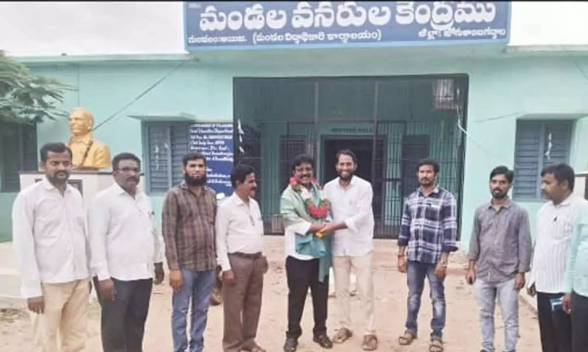 BRSV Jogulamba Gadwal District Coordinator Kurva Pallayya Extends Congratulations to New Alampur Mandal MEO Ramulu Dayal