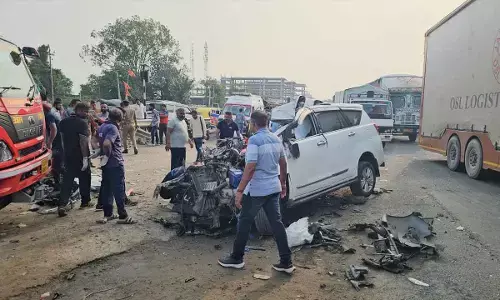 7 persons killed as car collides with truck in Guj