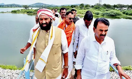 Uttam visits Uddandapur Reservoir in Jadcherla