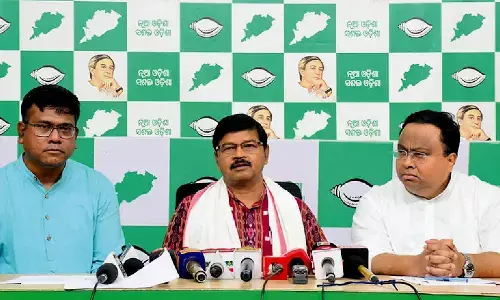 BJD slams State govt over stopping schemes