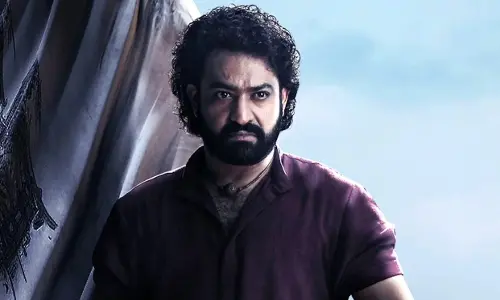 Excitement at peaks for ‘Devara’; Dallas fans dazzle with Tesla light show