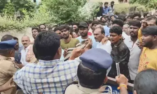 Tension Erupts Outside Former Minister Nanis Residence Amid Janasena Protests
