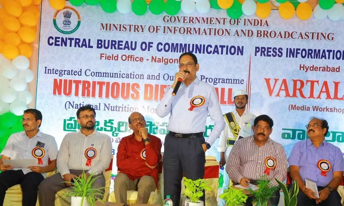 Additional Collector (Local Bodies) Poorna Chandra addressing the ‘Varthalap’ workshop conducted by PIB in Nalgonda on Thursday