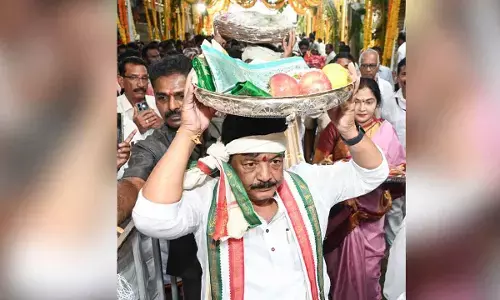 Minister Kandula presents silk vastrams to Goddess Poleramma