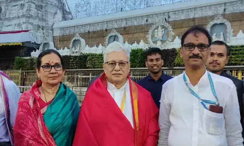 TS Governor offers prayers to Lord Balaji