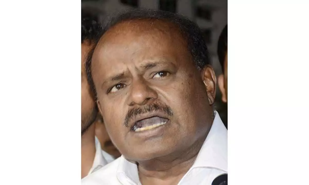 Kumaraswamy attacks Siddaramaiah for ‘double standards’ against Ktaka Guv