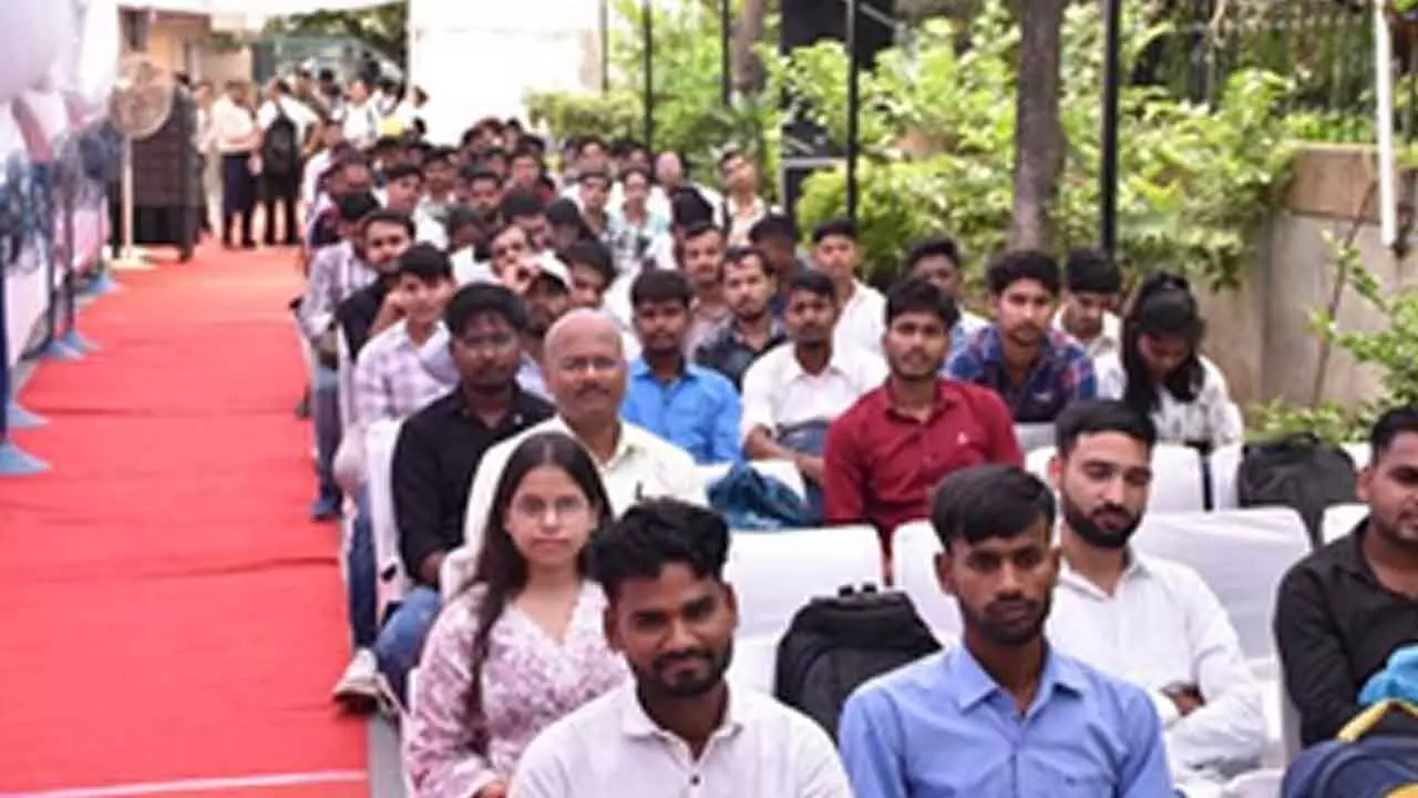 16 companies pick candidates for over 1,000 jobs at Delhi job fair: IT Ministry