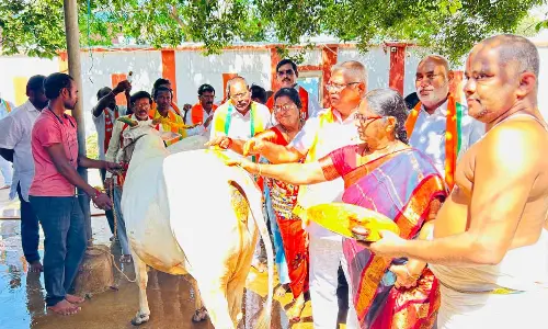 BJP leaders conducting Govu Ghosha Vinu Govinda programme at Sri Venugopala Swamy temple in Nellore on Sunday