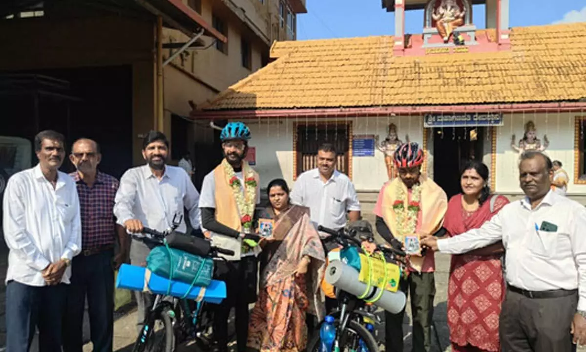 Two Youths Embark on a 3,000 km Bicycle Journey