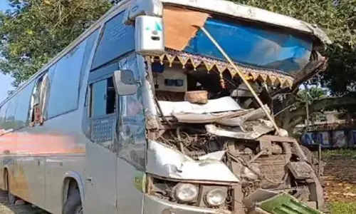 Jajpur: Helper dies as bus hits truck