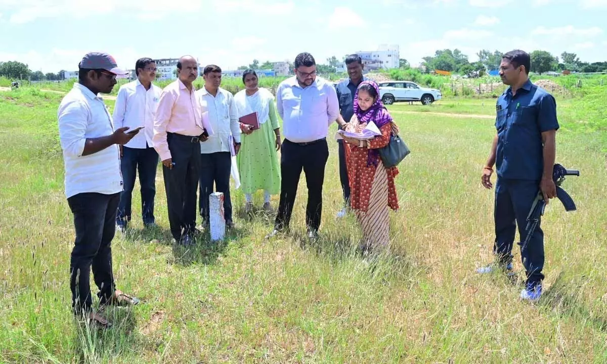 Collector inspects LRS process at ground level