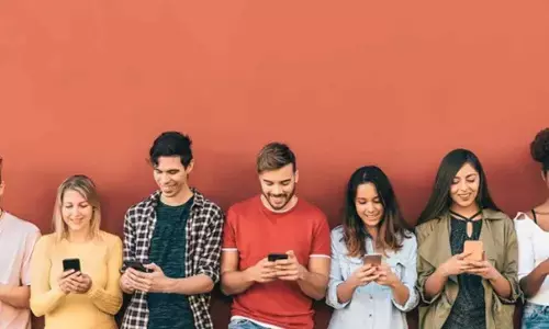 Just 1-minute phone break in classrooms can help students perform better