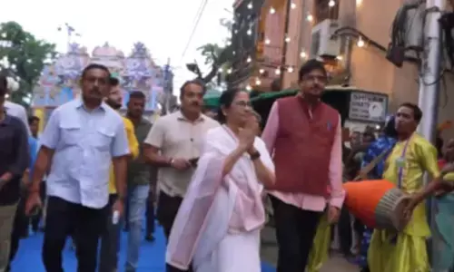 Mamata Banerjee Launches Durga Puja Season With Tirupati-Themed Pandal