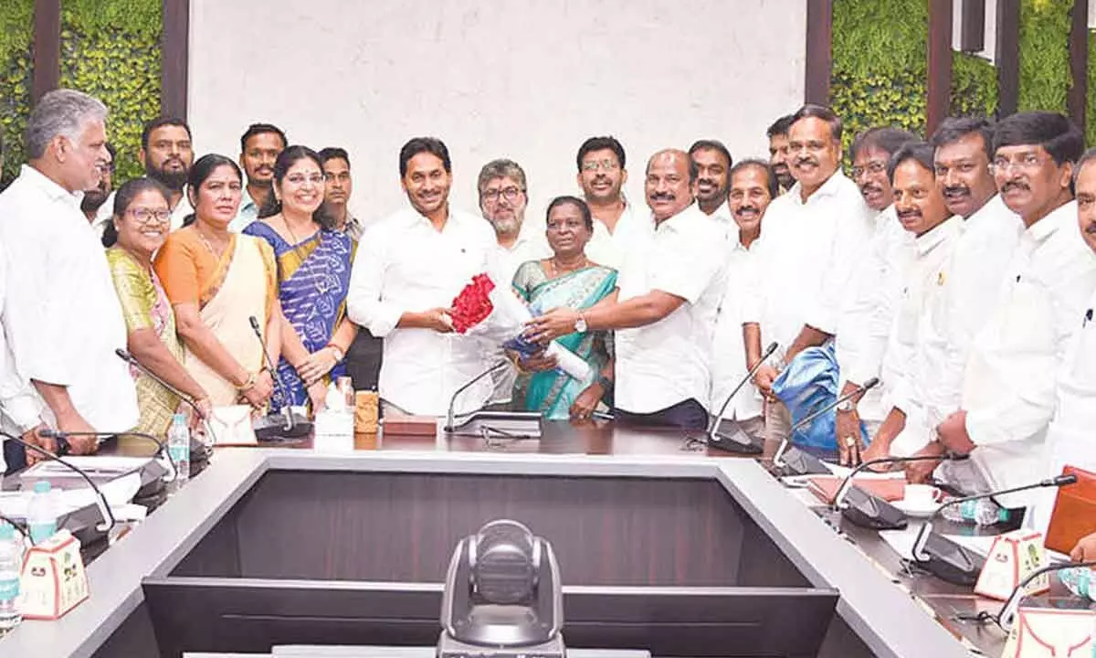 Jagan stresses need for strengthening YSRCP at grassroots level