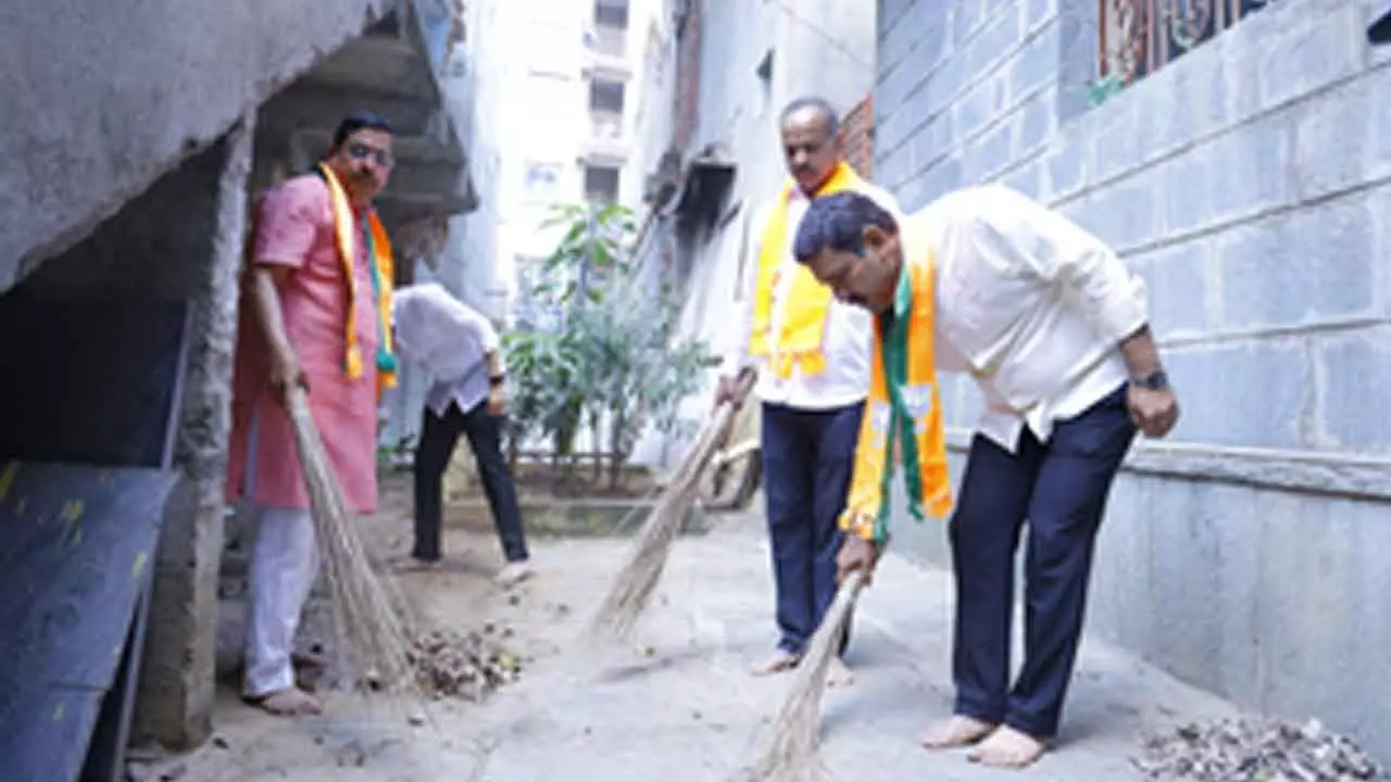 Union Minister Joshi, BJP chief Vijayendra clean temple on Gandhi Jayanti