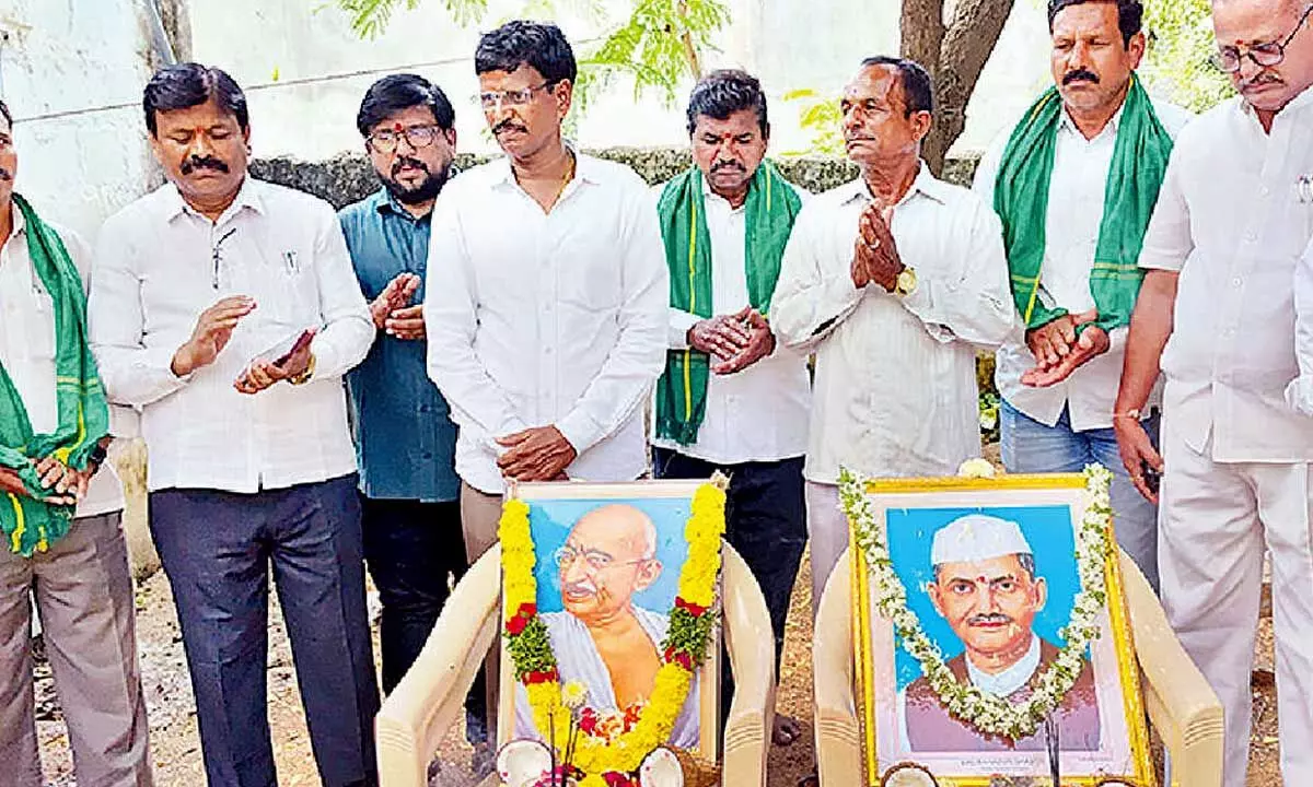 Girjana Sangham, LHPS leaders pay tributes to Gandhi, Shastri