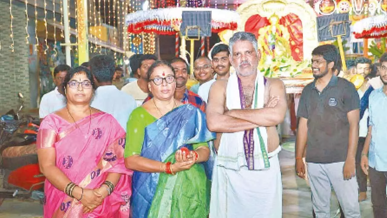 Former MLA Chevireddy Bhaskar Reddy taking part in Viswaksena procession in Thummalagunta of Tirupati rural mandal on Thursday