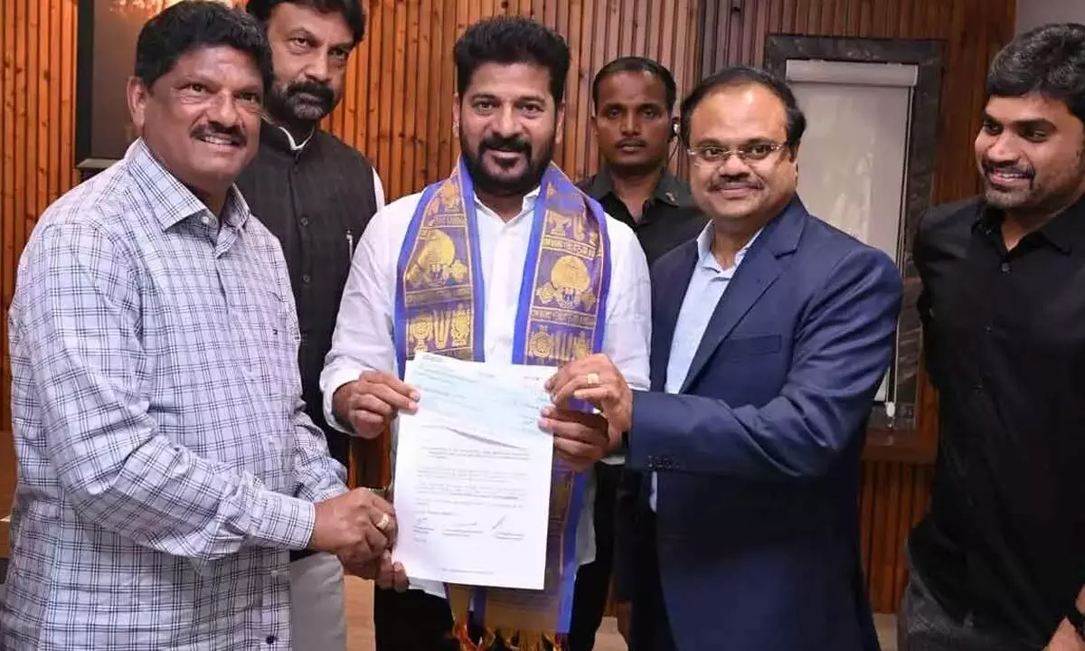 GRT Jewellers donates Rs 50L to TG, AP funds