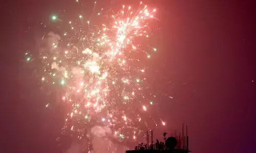 Police raids godown, seizes firecrackers worth Rs 15L
