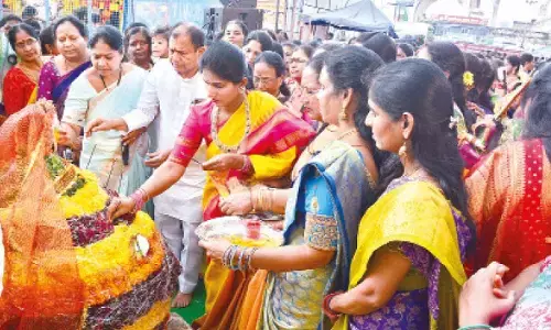 DK Aruna criticizes Congress govt over curbs on Bathukamma fete