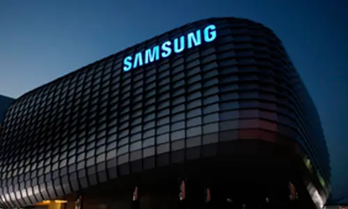 TN Ministers hold discussions with striking Samsung workers in Chennai