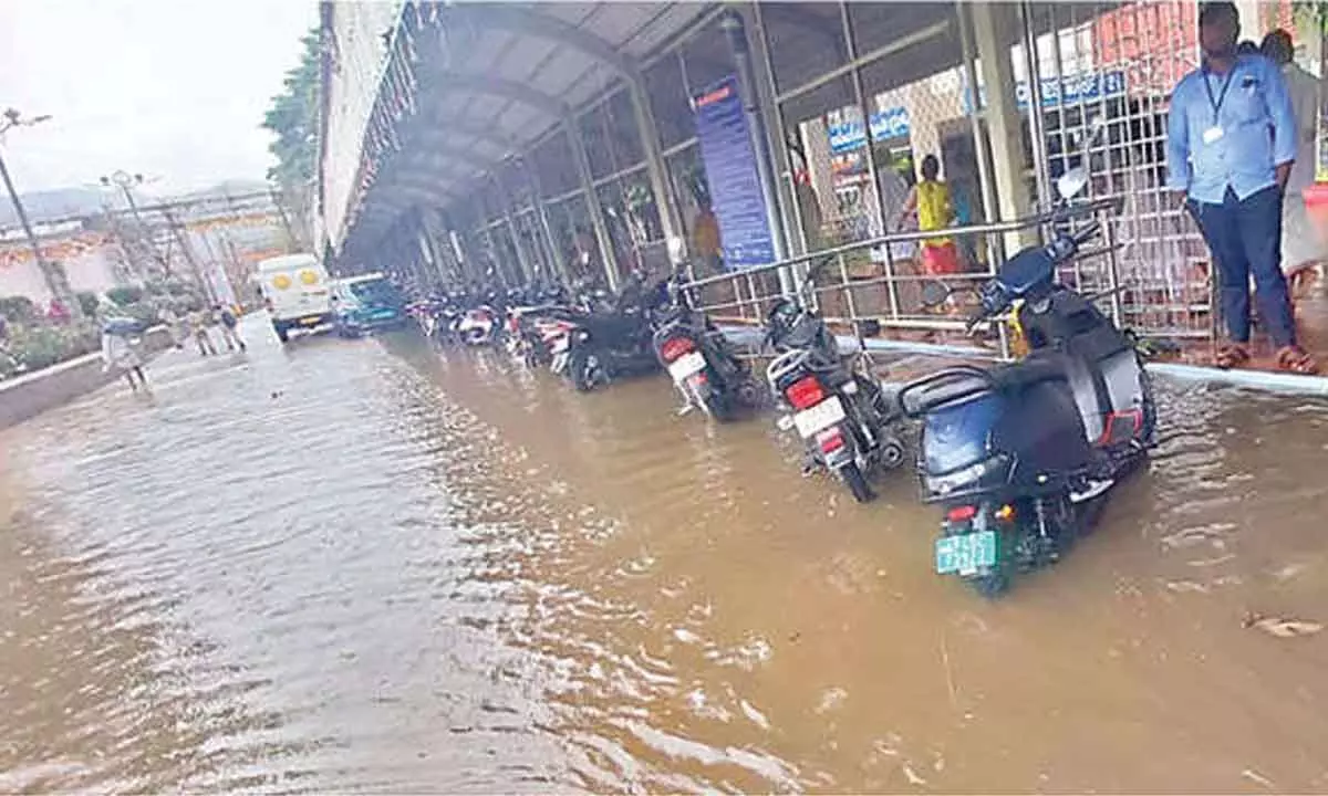 Heavy rain lashes Tirumala