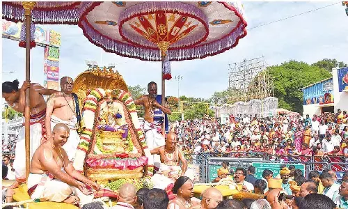 lord Malayappa blesses devotees as Murali Krishna
