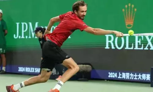 Medvedev beats Arnaldi under roof in Shanghai, doubles matches cancelled due to rain