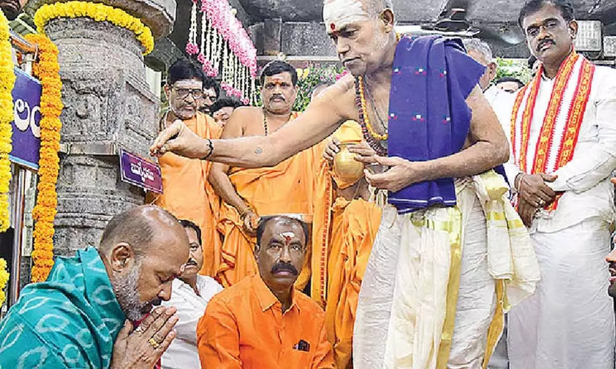 Union Minister Bandi Sanjay offers puja at Rajanna temple