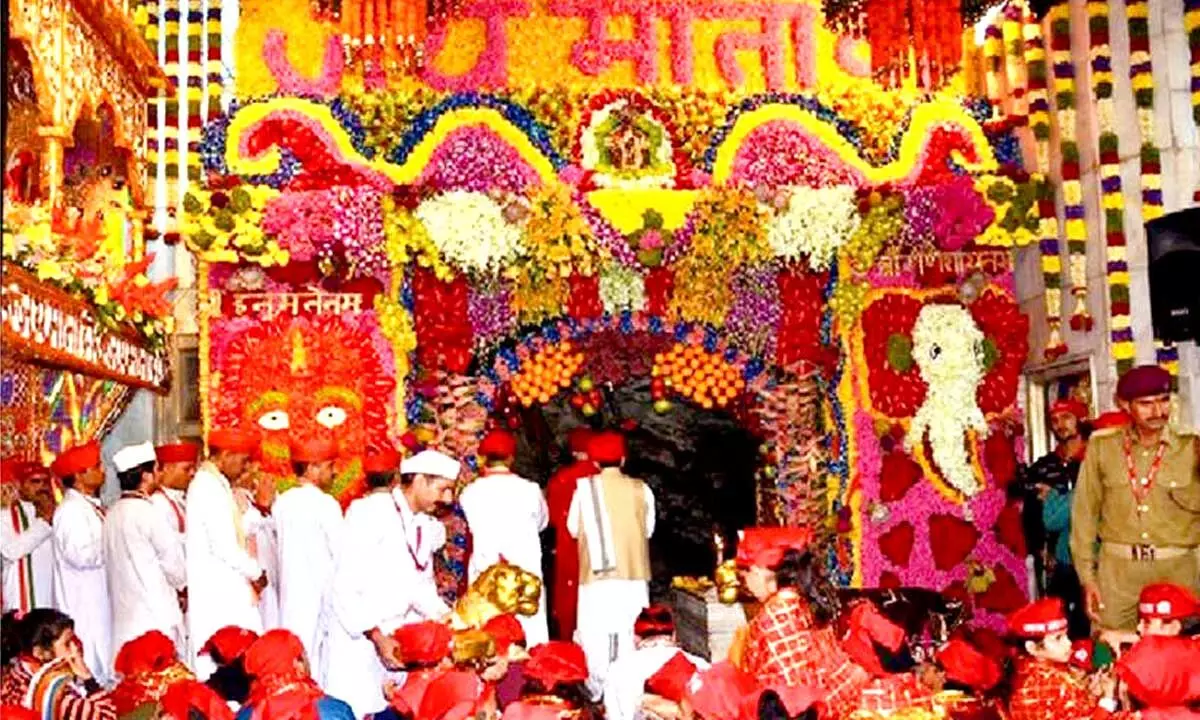 HP’s floral tribute at Vaishno Devi, Brajeshwari Devi shrines