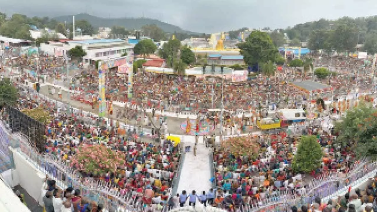 Garuda Seva captivates hearts of devotees