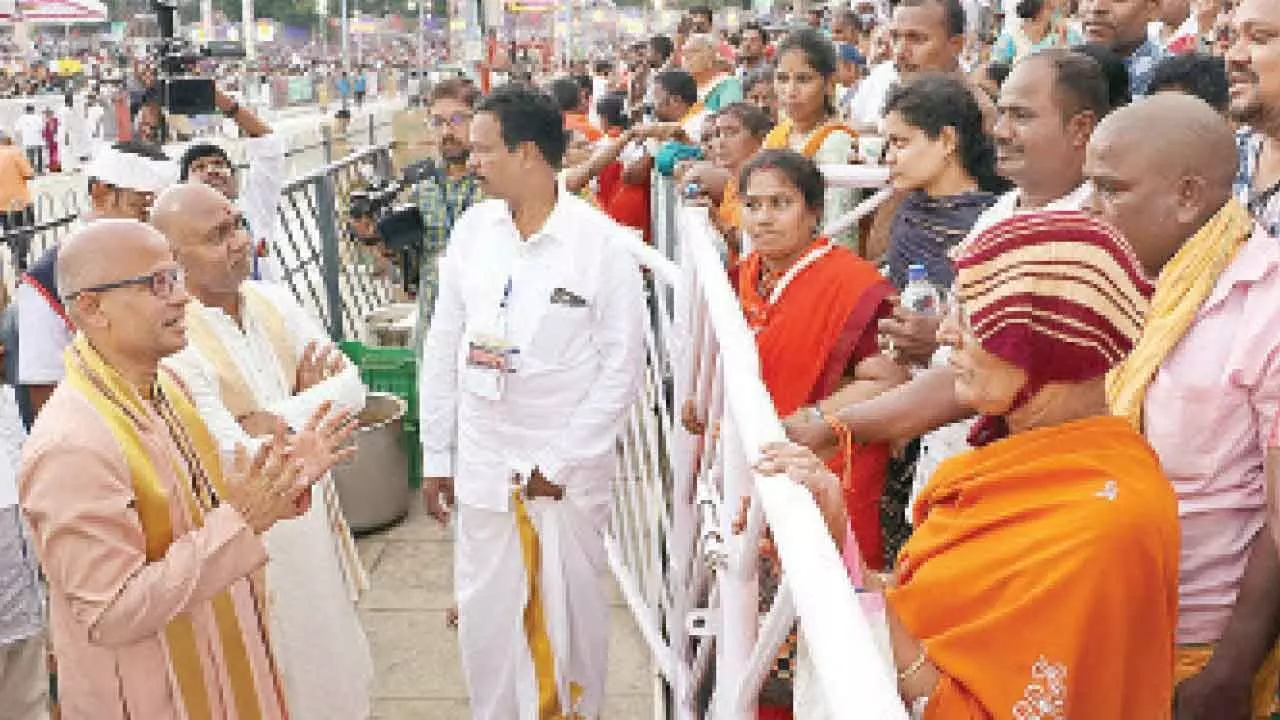 Tirumala Temple: EO, Addl EO inspect Mada streets