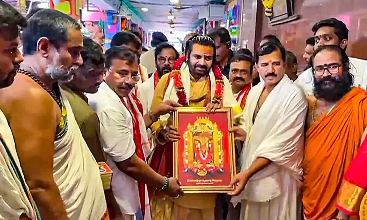 Pawan Kalyan Visits Kanakadurga Temple Amid Dussehra Celebrations