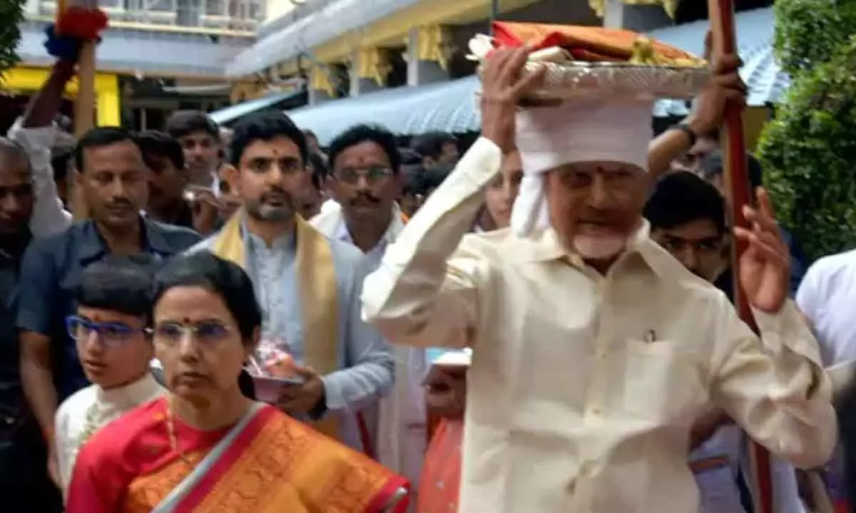 Chandrababu visits Kanakadurga Temple, presents silk robes to deity