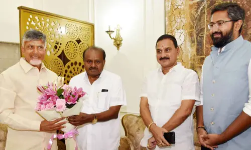 Chief Minister N Chandrababu Naidu along with MPs meets Union Minister of Heavy Industries and Steel H D Kumaraswamy in New Delhi on Tuesday