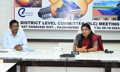 Collector P Prasanthi and SE, APEPDCL Tilak Kumar speaking at the first district-level committee meeting on Muft Bijli Yojana in Rajamahendravaram on Tuesday