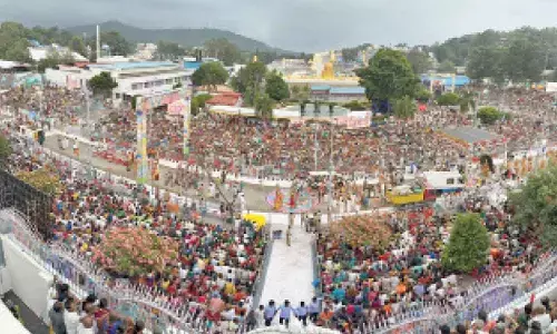 Garuda Seva captivates hearts of devotees