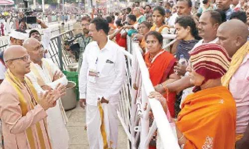 Tirumala Temple: EO, Addl EO inspect Mada streets