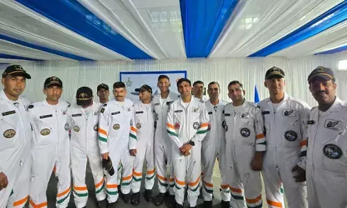 IAFs Akash Ganga Team Urges Youth To Prioritize Fitness Over Screen Time