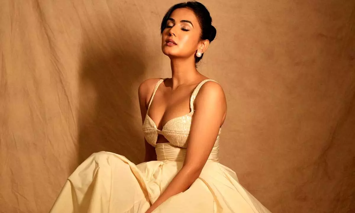 Sonal Chauhan shines at ELLE Beauty Awards