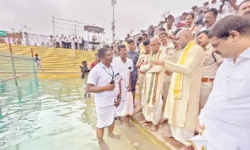 EO inspects Pushkarini ahead of Chakrasnanam