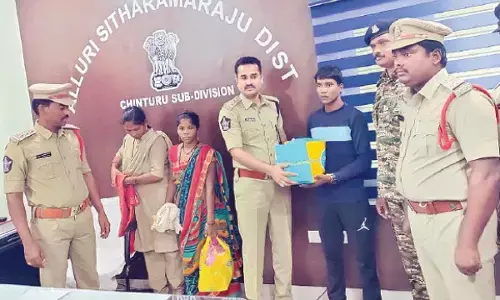 Paderu : Two Maoists surrender