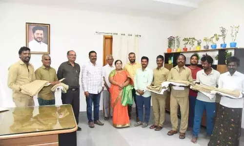 District Additional Collector Distributes Bonuses and Incentives to Porters and Sweepers for Dussehra.