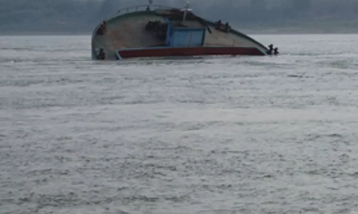 New Zealand naval ship sink raises concern of reef damage, oil leaks