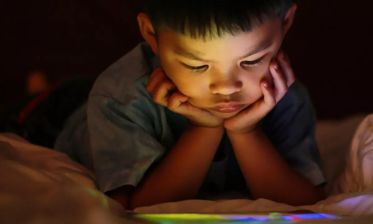 Excessive screen time, trauma can cause behavioural issues in children